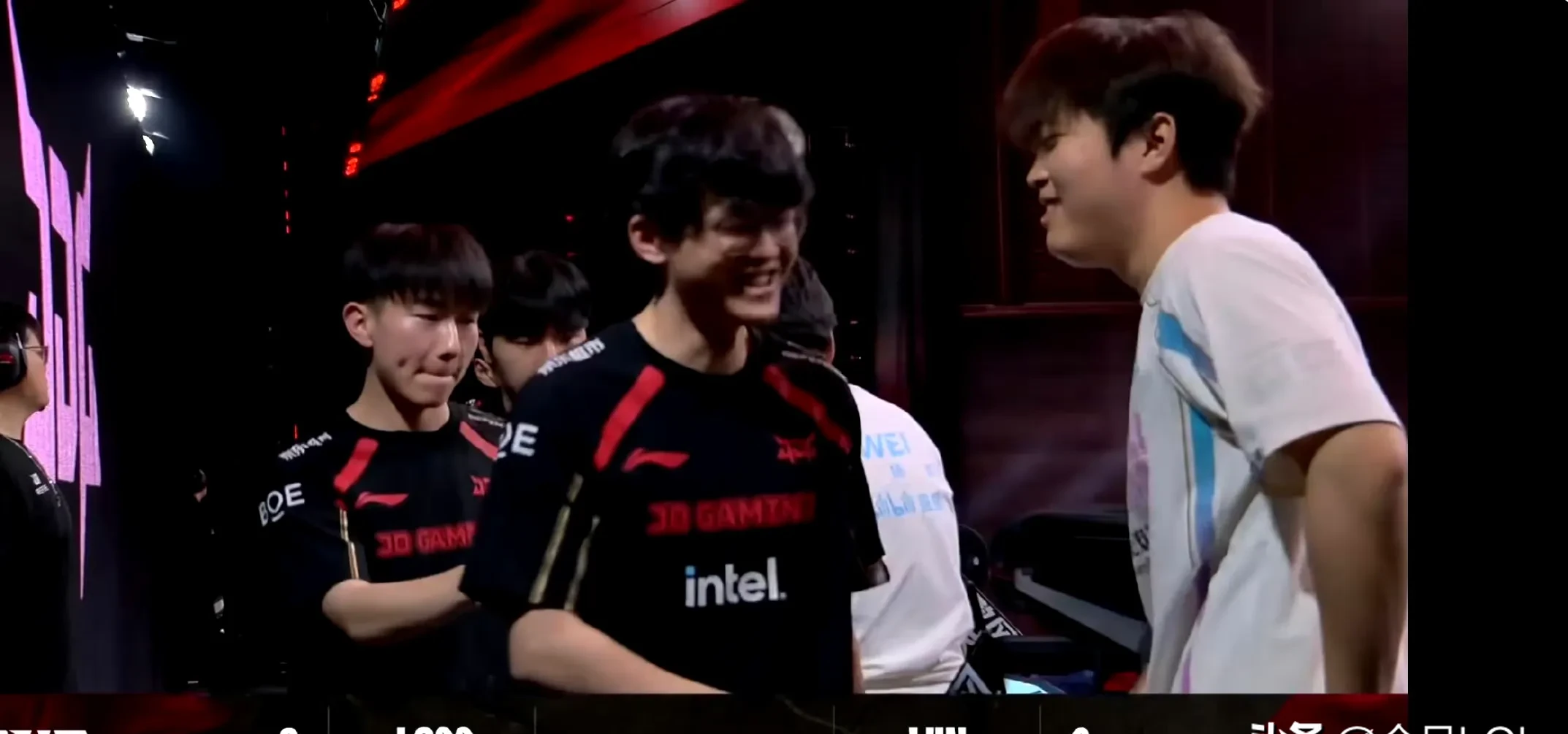 C9翻盘G2,Scout打出惊人五杀焦点之战四强赛,点燃全场激情 C9翻盘G2,Scout打出惊人五杀焦点之战四强赛,点燃全场激情