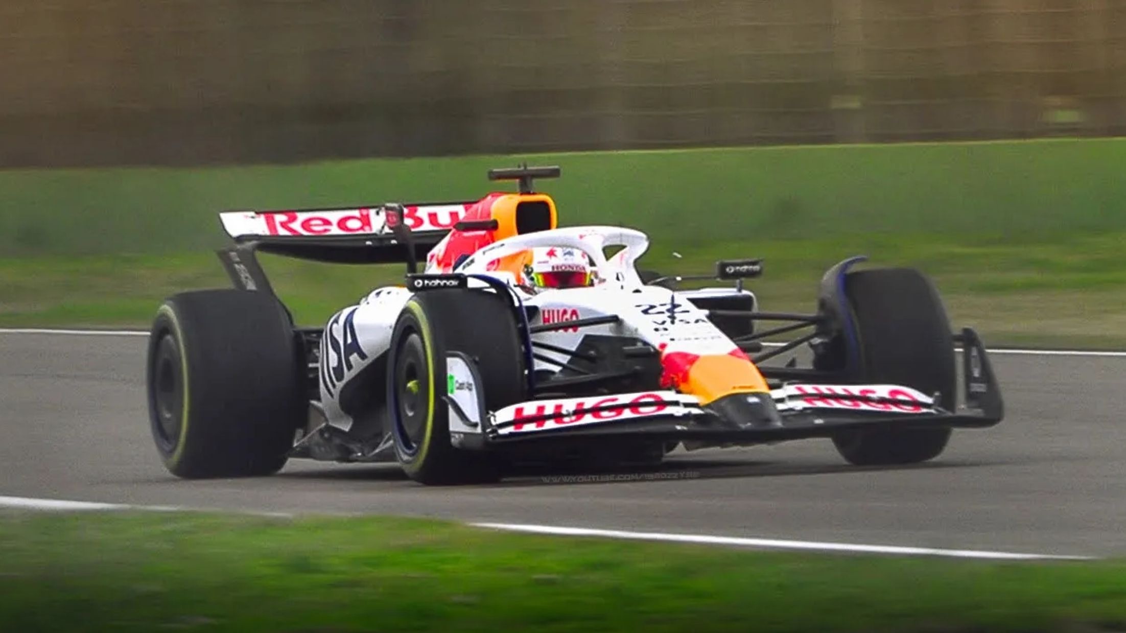 包含哈斯车队翻盘红牛车队，拉塞尔高光表现的词条