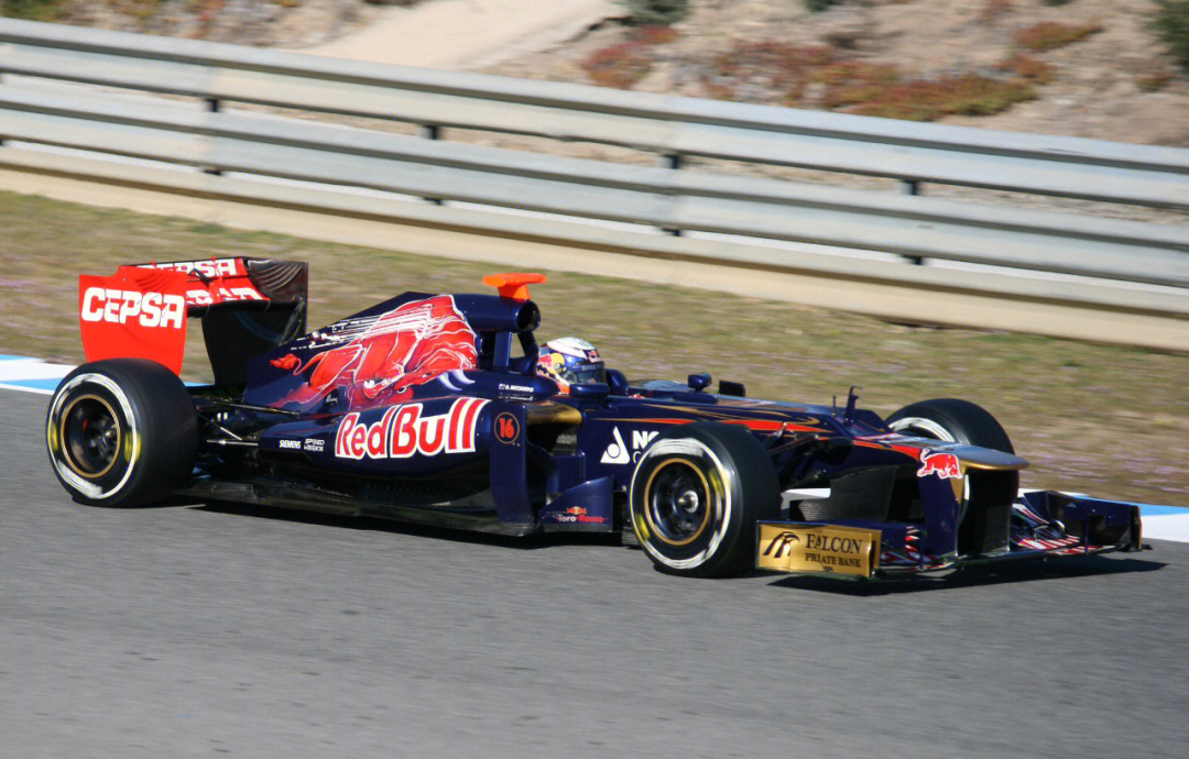 包含哈斯车队翻盘红牛车队，拉塞尔高光表现的词条