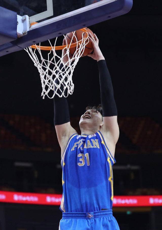 天津队力克骑士，王哲林高光表现