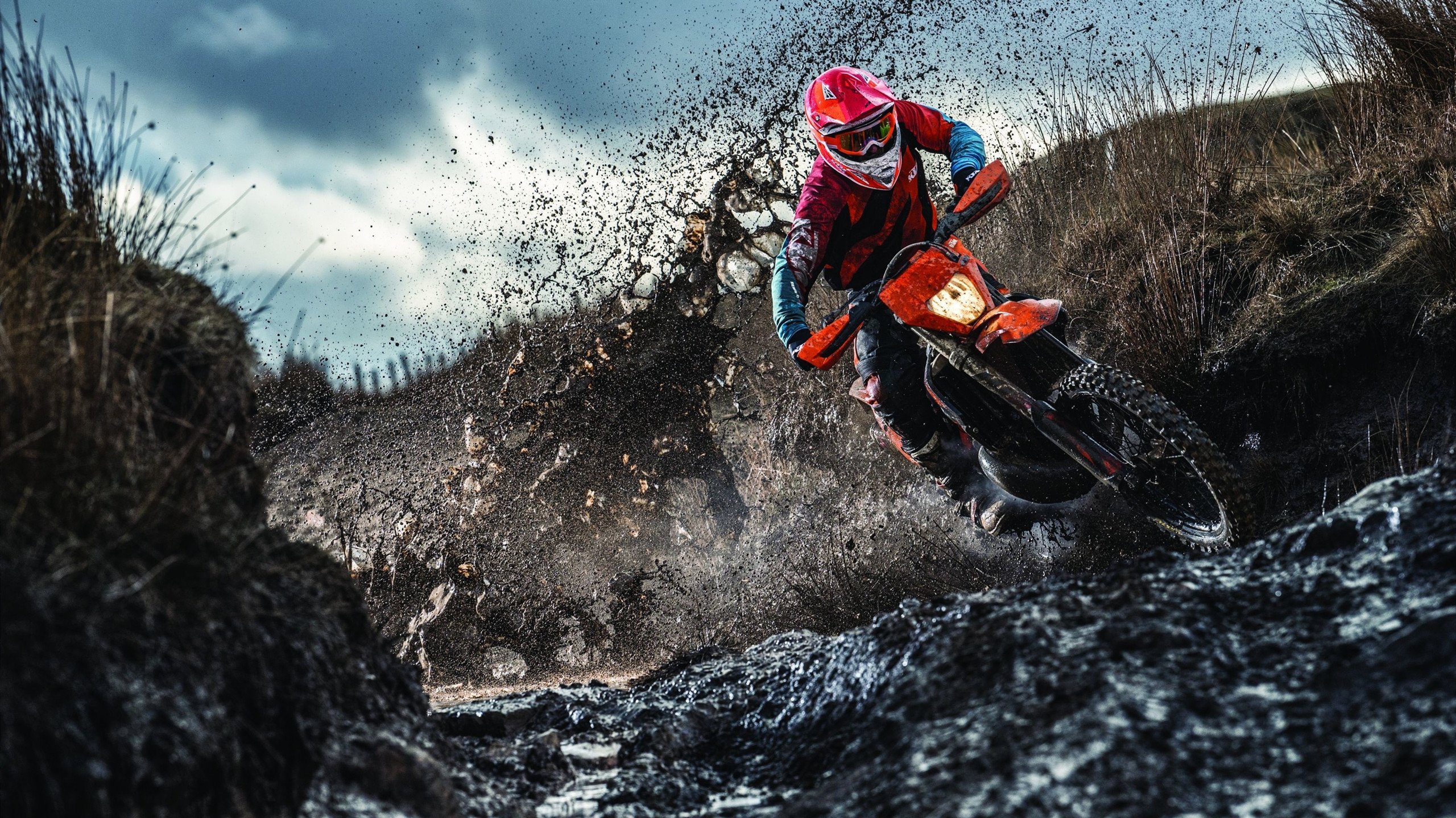 足球场上的地缘政治，当贝林厄姆的传球撕裂丹麦的封锁线