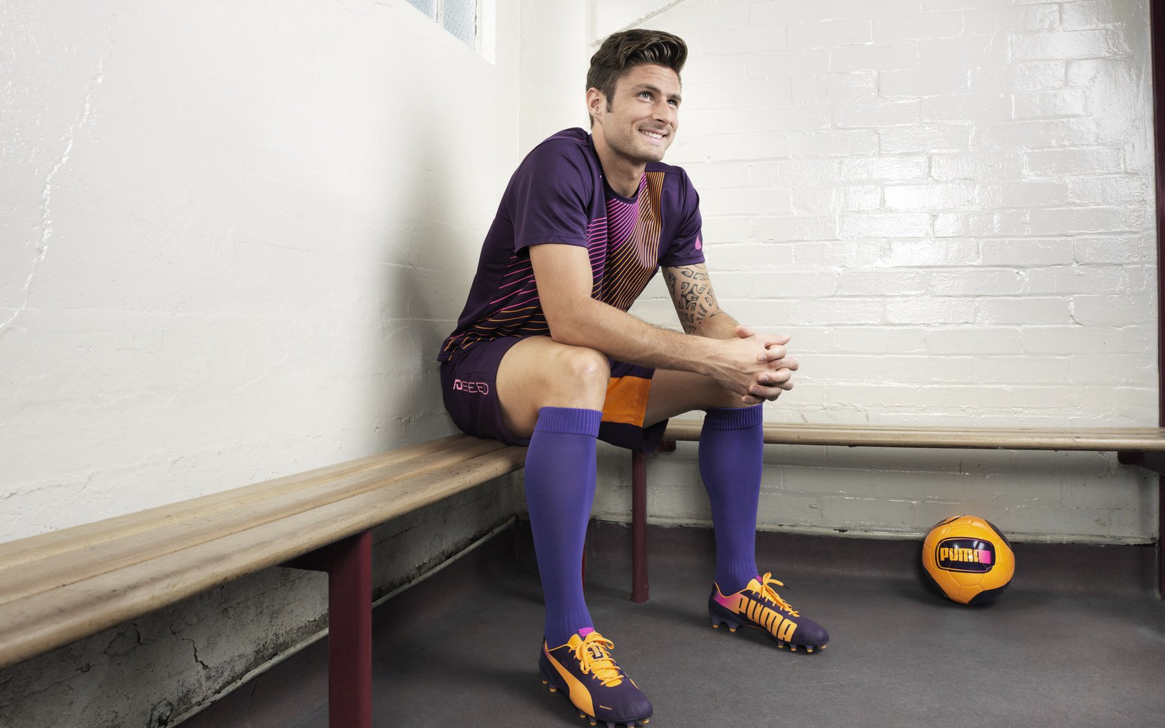 当拜仁与多特上演争冠绝杀夜，库里用三分雨完成一场跨越时空的救赎