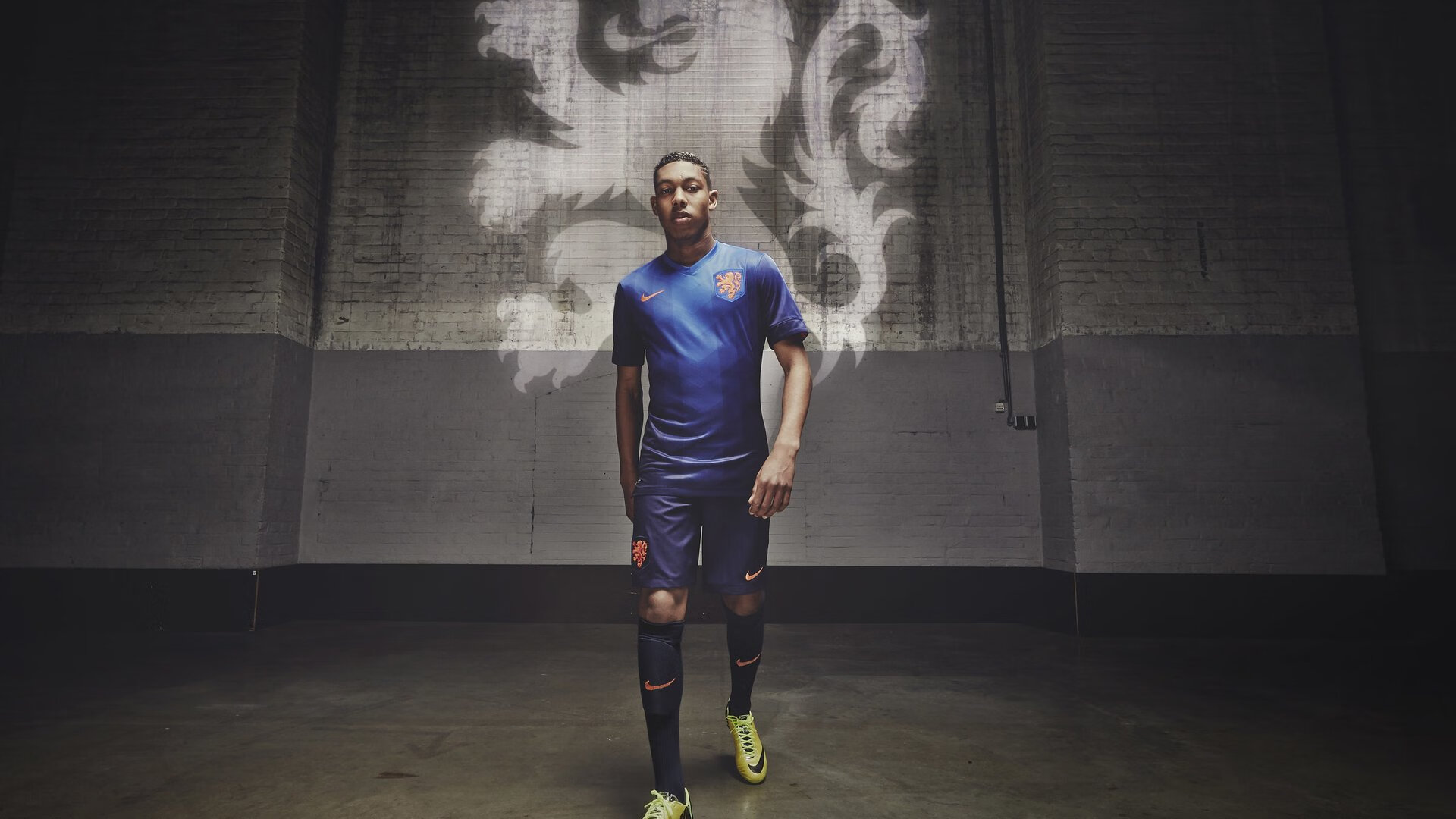 孤星耀亚平宁,姆巴佩一肩扛起巴黎,意甲焦点夜见证新王加冕