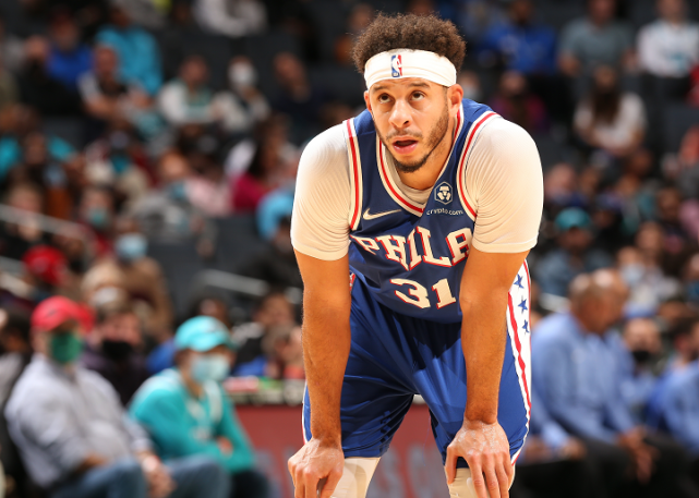 魔术险胜广州队，恩比德点燃赛场